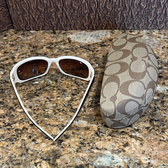 Coach Stylish Brown Sunglasses with Case - Picture 8 of 8